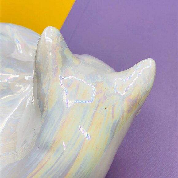 Vintage 80s White Pearlescent Ceramic Sleeping Cat Figurine - Oil Spill Glaze - Picture 7 of 10